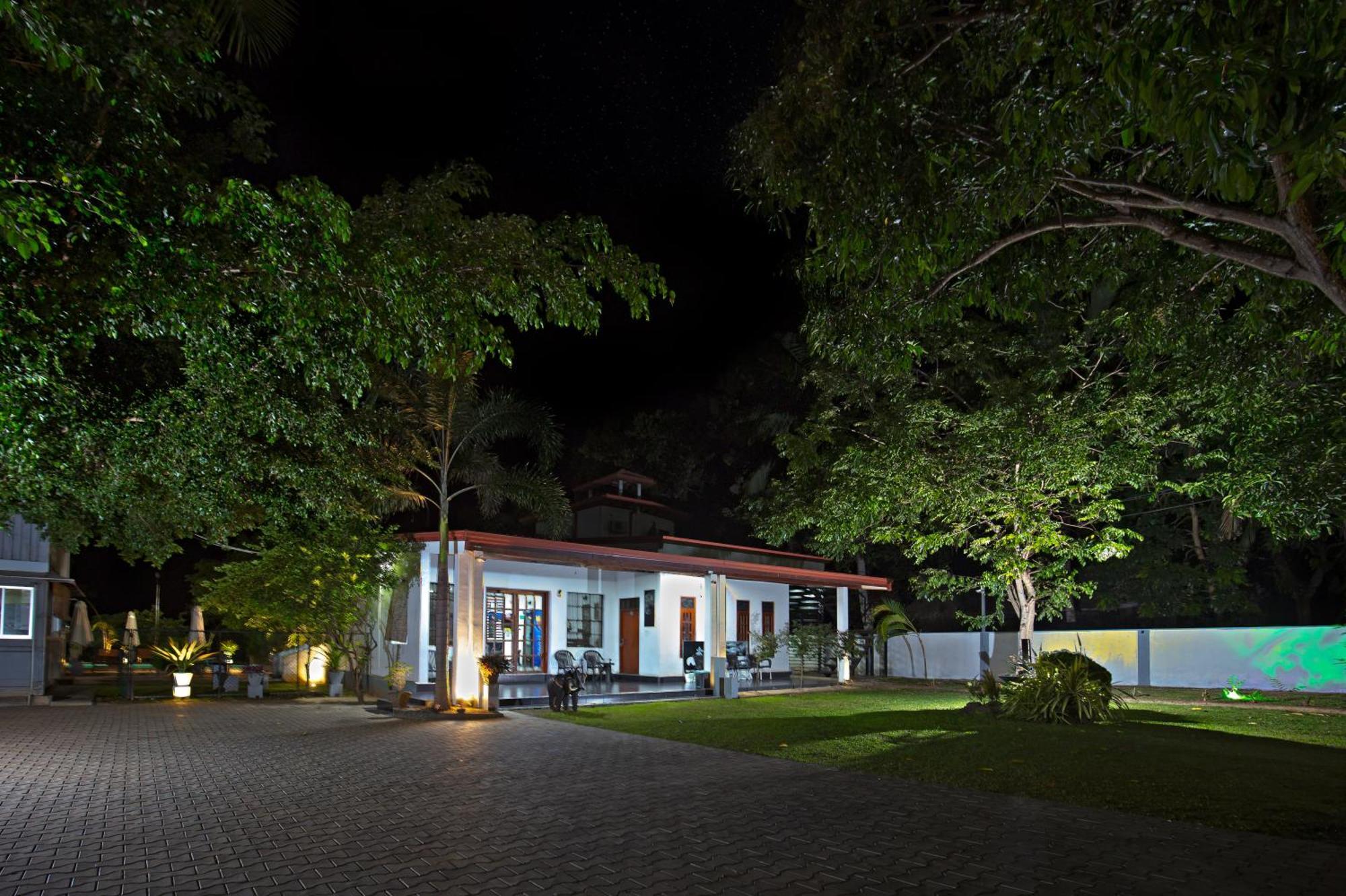 Wild Le Green Hotel Udawalawe Exterior photo